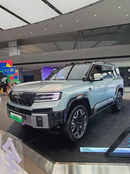 成都261比亚迪方程豹硬派越野的爆款，英菲尼迪35周年与你共成长